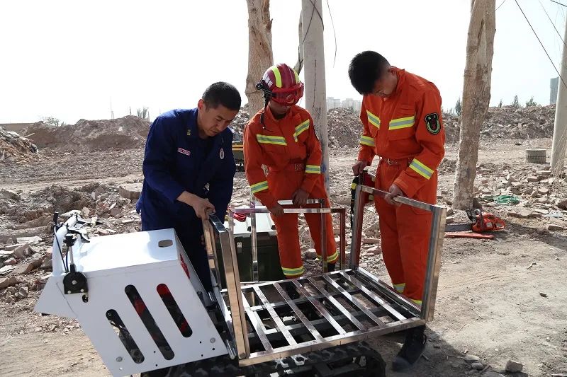 25位消防员牺牲，【榜样】41岁的二级消防长于洪涛：用青春书写“火焰蓝”的责任与担当插图13